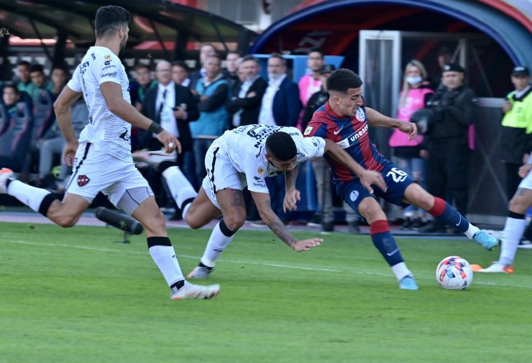 San Lorenzo perdió con Patronato y profundizó su crisis en el torneo.