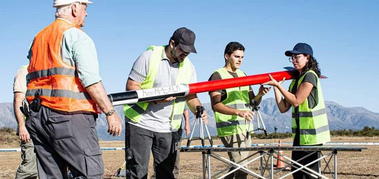 Lanzaron en Mina Clavero una réplica del cohete Alfa Centauro