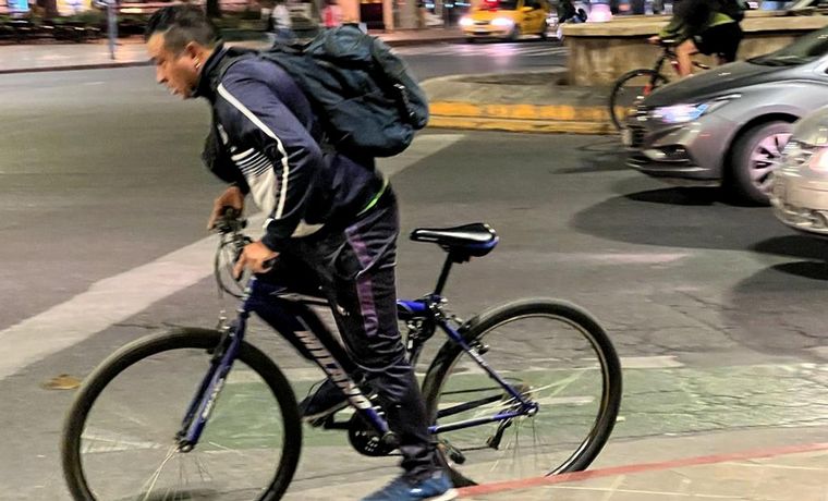 FOTO: La bici, alternativa de movilidad por el paro de colectivos.