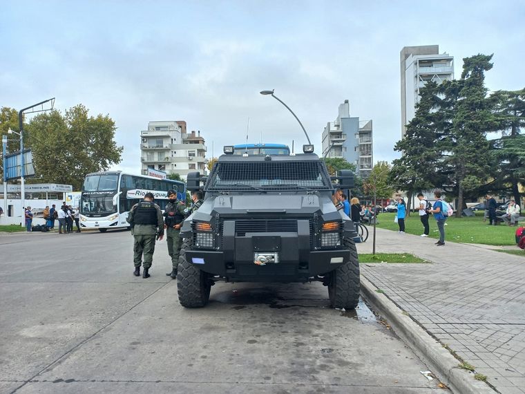 Efectivos policiales ordenaron la evacuación del lugar.