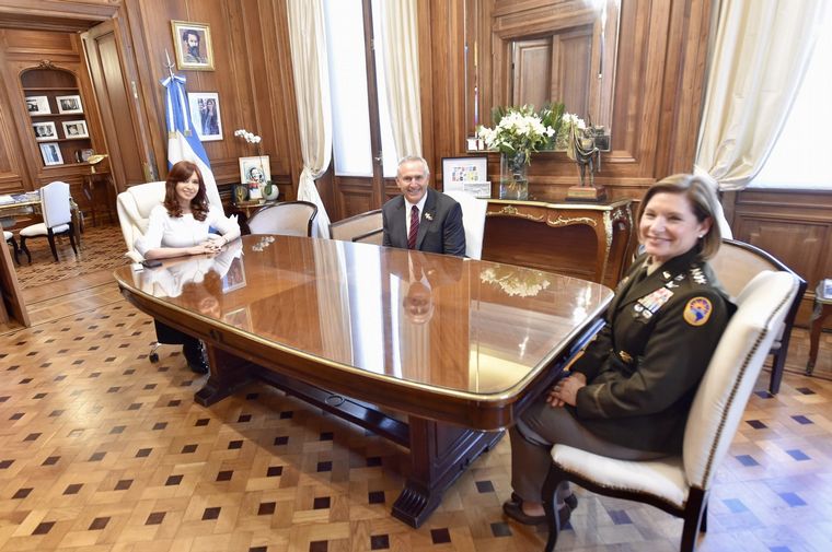 La vicepresidenta remarcó que Richardson es la primera mujer en ocupar su cargo.  