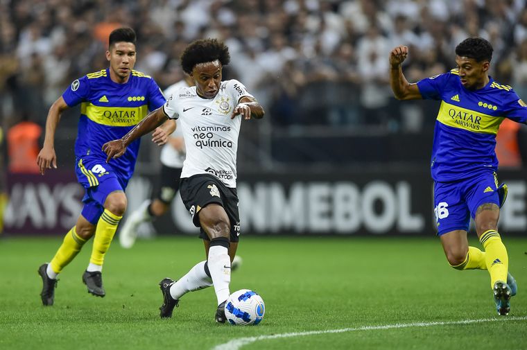 FOTO: Boca no pudo quebrar a Corinthians y se trae una dura derrota de Brasil.