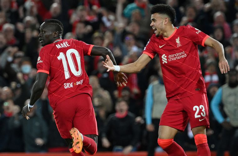 FOTO: Mané y Luis Díaz celebran el segundo gol de Liverpool (Foto: @ChampionsLeague)