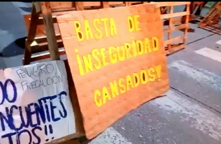 Vecinos de barrio Belgrano marchan hartos de los robos y la inseguridad.