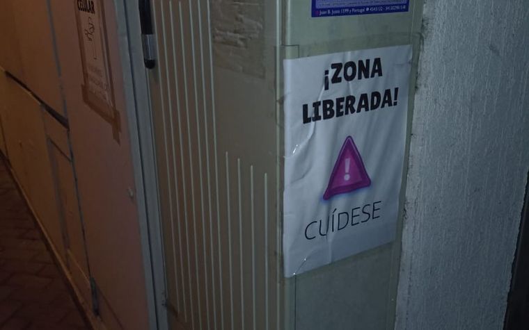 Vecinos del centro alertan con carteles por posibles robos