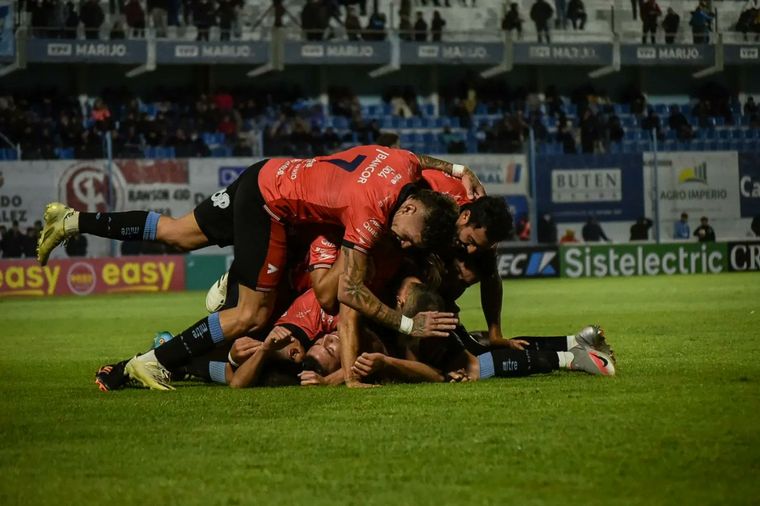 Estudiantes de Río Cuarto ganó y alargó su invicto a ocho fechas.