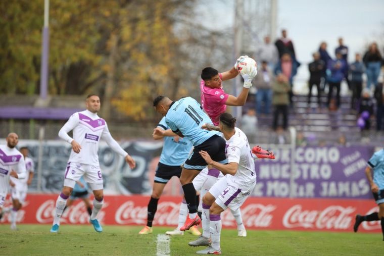 FOTO: Belgrano ganó 1-0 a Villa Dálmine y es más puntero que nunca