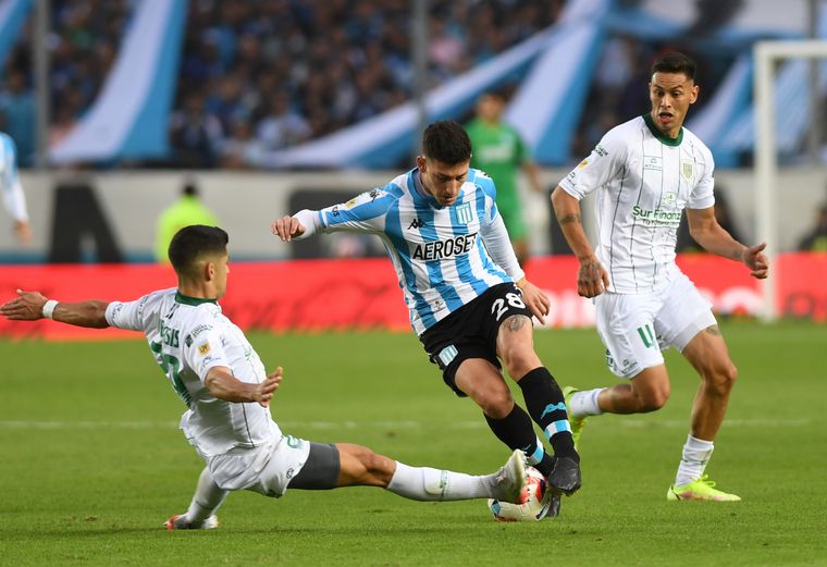 Racing rescató un empate ante Banfield y sigue invicto