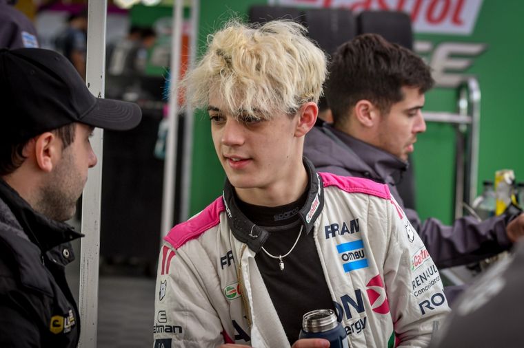 Montenegro, 17 años, todavía va al colegio y es figura en TC2000