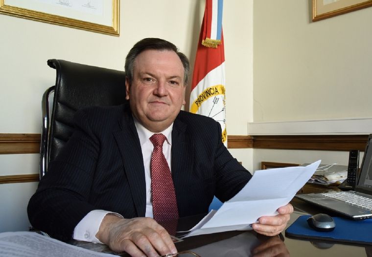 El senador radical dijo que al gobierno de Perotti le "falta diálogo".