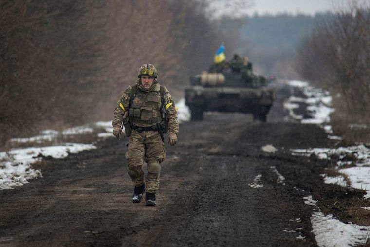 FOTO: Ucrania recibe armamento y pone condiciones para la paz