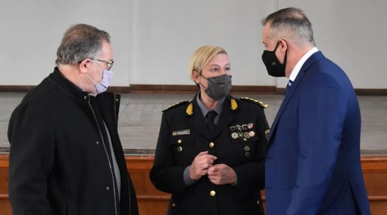 La jefa de Policía quedó salpicada por una investigación que roza a su hermano. 