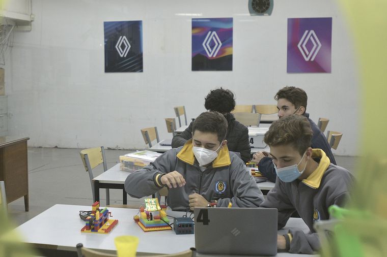 Mas de 2500m2 de Laboratorios y sectores de mecanizado.