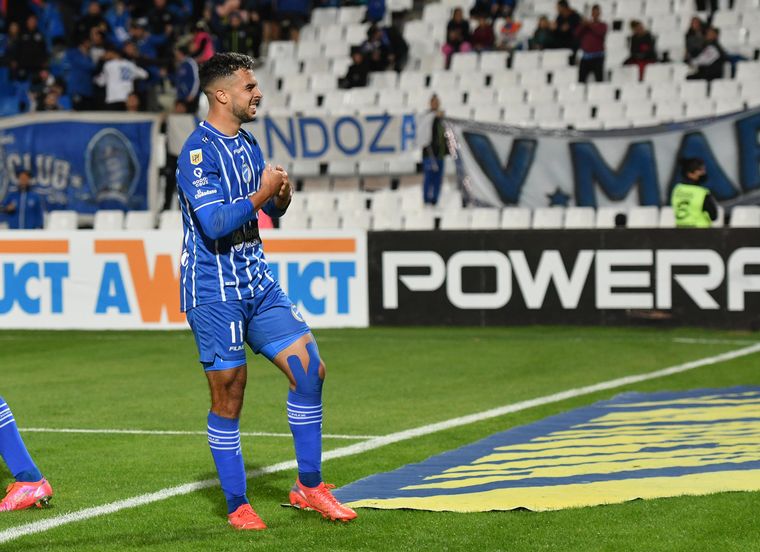 Martín Ojeda celebra el gol del triunfo de Godoy Cruz.