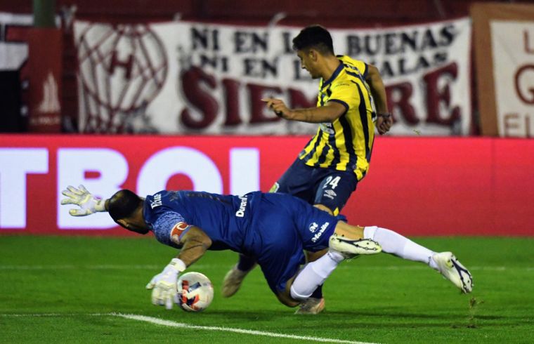 FOTO: Veliz convirtió su primer gol con el Canalla
