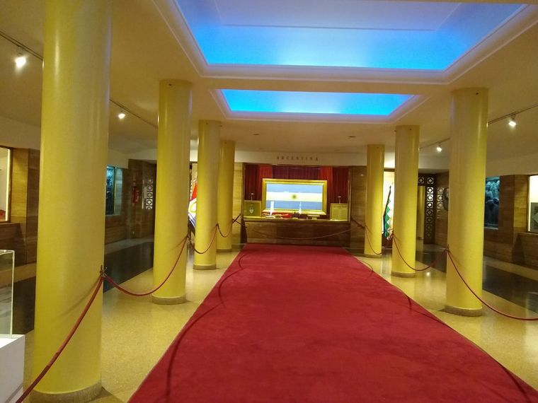 Imágenes de la galería de honor de las banderas de América.