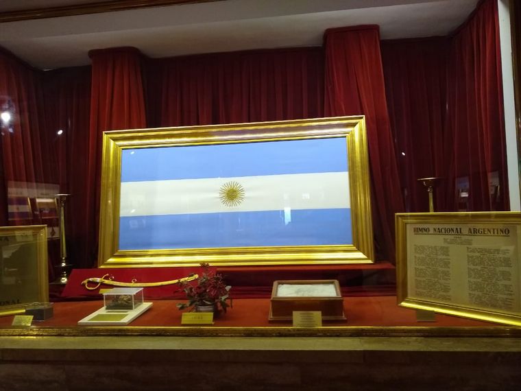 Imágenes de la galería de honor de las banderas de América.