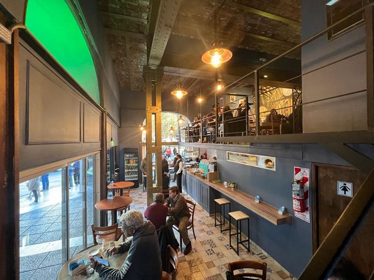 FOTO: El bar tiene dos pisos y una estructura moderna