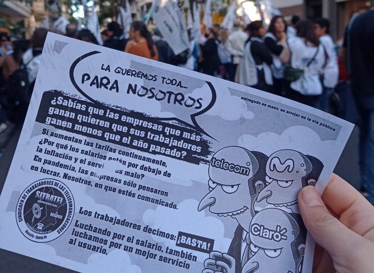Protesta de trabajadores telefónicos en el centro de Rosario.