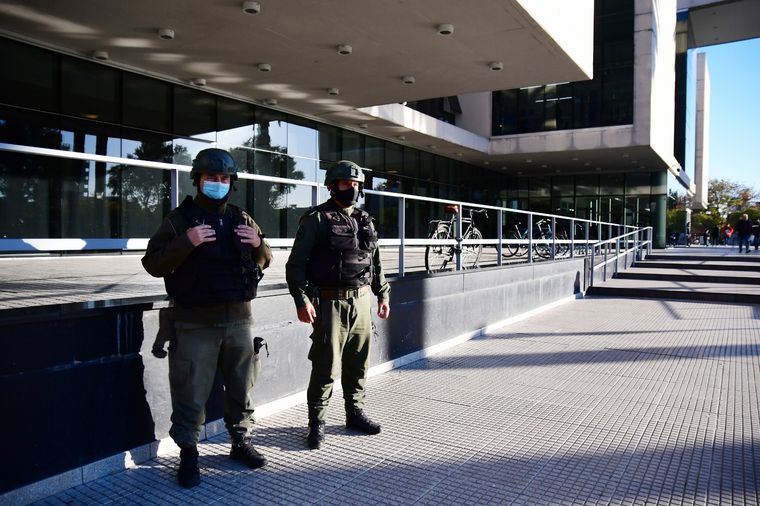 Intenso operativo de seguridad en barrio Hospitales por la imputación a Cantero. 