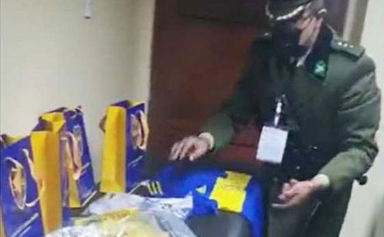FOTO: La Policía boliviana incautó las camisetas de Boca. 