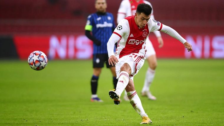 Lisandro Martínez sufrió una lesión muscular.