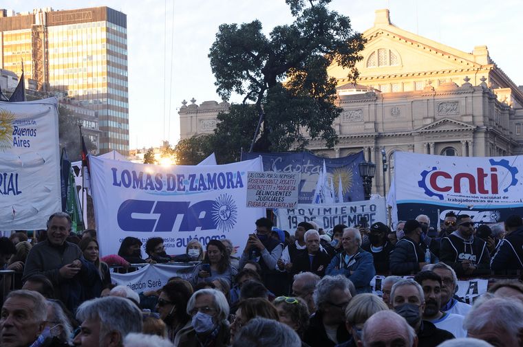 El Frente de Todos se sumó a la marcha contra la Corte Suprema de Justicia.