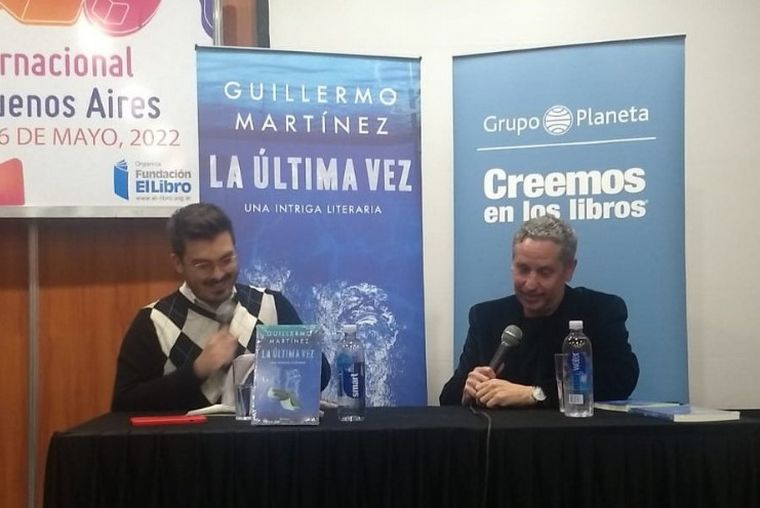 Feria del Libro: Guillermo Martínez presentó