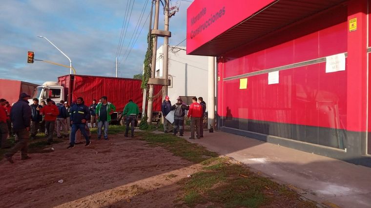 FOTO: Bloqueo sindical en empresa de Chaco