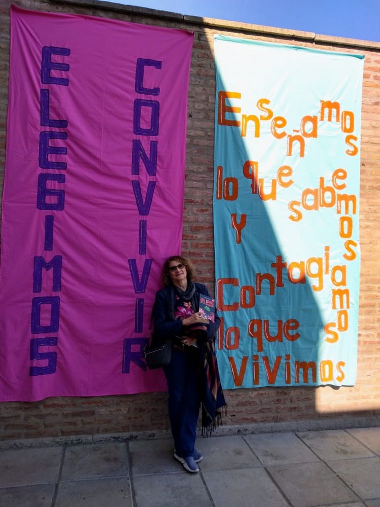 La escritora Graciela Bialet, en el Ipem 338.