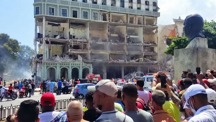 FOTO: Varios fallecidos por la explosión de un tradicional hotel en Cuba.