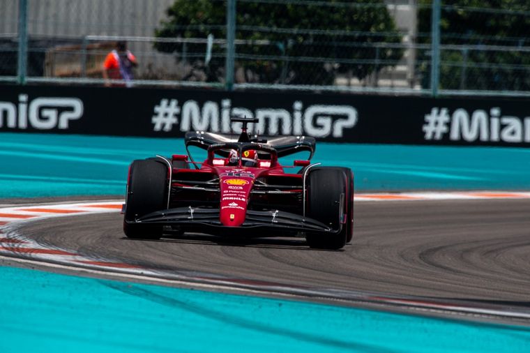 Otra pole para Leclerc y primera fila completa en Miami para Ferrari, con Sainz 2°