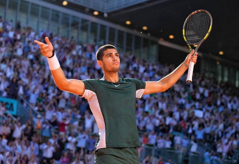 FOTO: El español Carlos Alcaraz eliminó este sábado a Novak Djokovic.