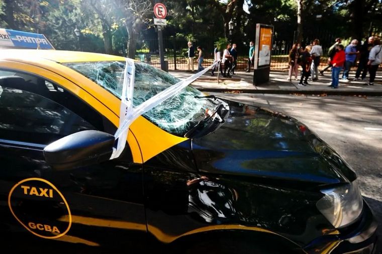 FOTO: Un taxista sufrió un ACV y atropelló a tres turistas (Foto: perspectivasur.com)