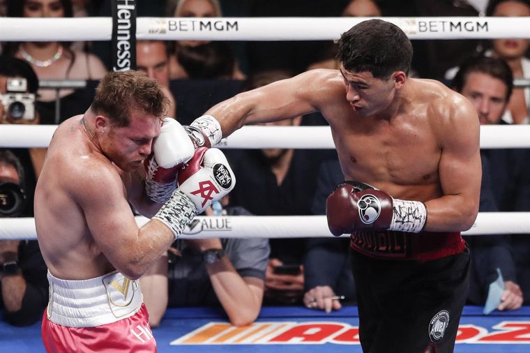 El reconocido boxeador mexicano no pudo con su rival ruso y perdió por puntos.