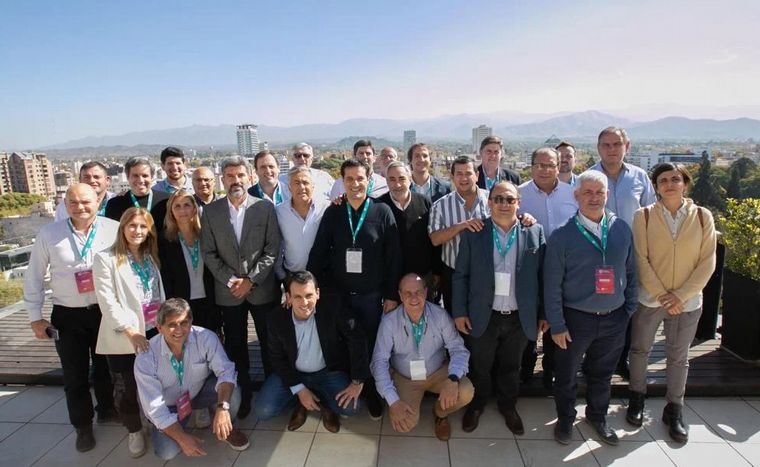 Dirigentes e intendentes de la UCR se reunieron en Mendoza para mostrar 