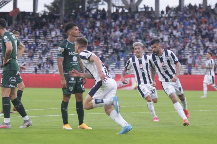 FOTO: Volvió la alegría. Federico Girotti fue el gran héroe de la tarde cordobesa.