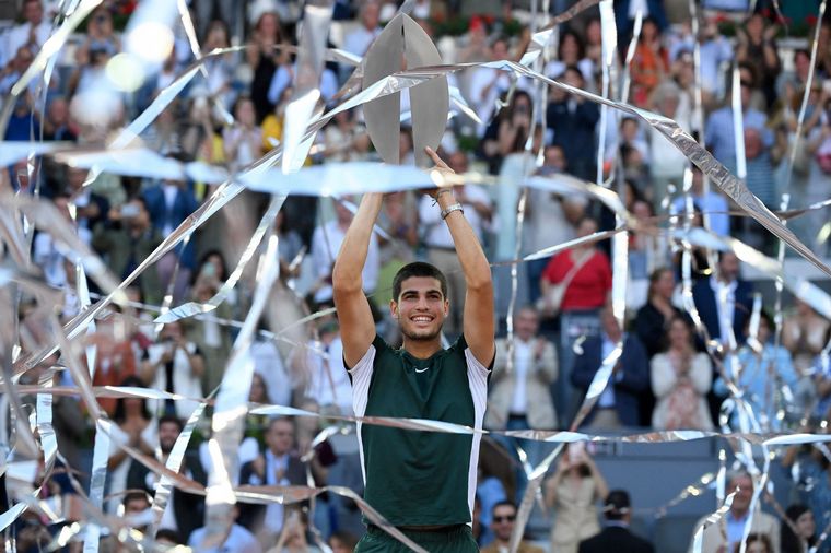 FOTO: Carlos Alcaraz obtuvo su cuarto título ATP en el 2022. Foto: @Tiempodetenis1