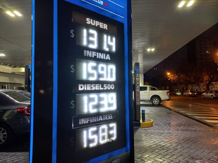 FOTO: YPF aumentó el precio de los combustibles