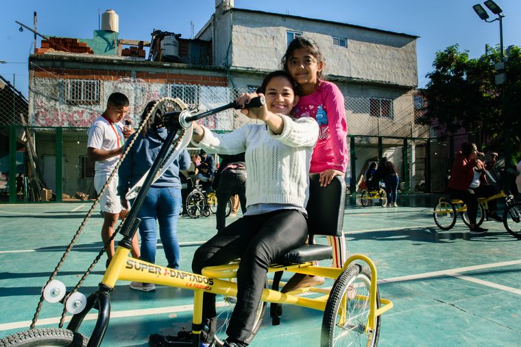 La Fundación Jean Maggi entregó bicicletas en la Villa 31