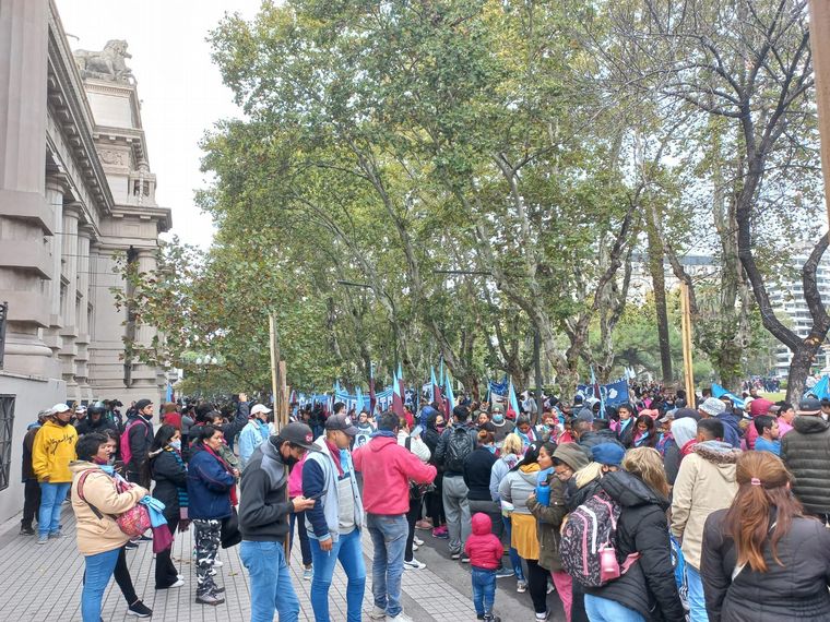 FOTO: Marcha piquetera pasará por Rosario: habrá calles cortadas