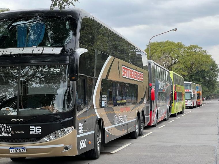 Colectivos llegan a la ciudad de Córdoba.