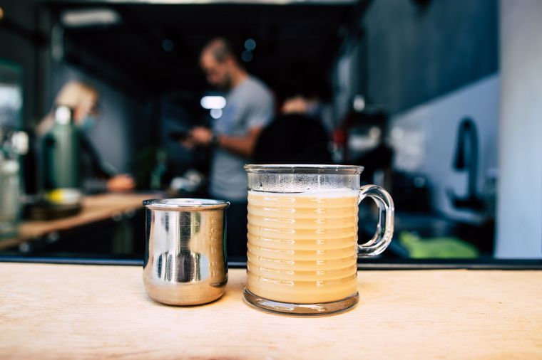 El lugar ofrece café de especialidad filtrado.