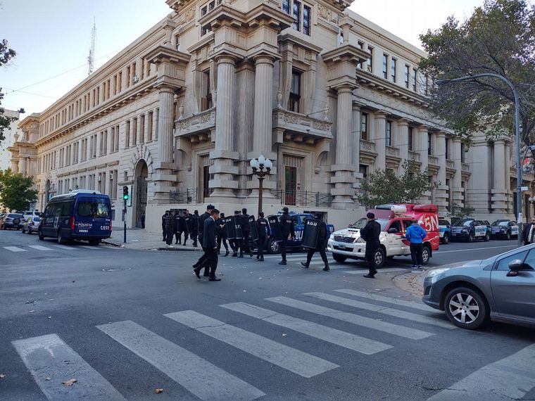 Cumbre judicial en Rosario: fuerte presencia policial en la zona