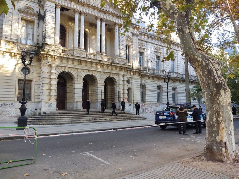 Cumbre judicial en Rosario: fuerte presencia policial en la zona