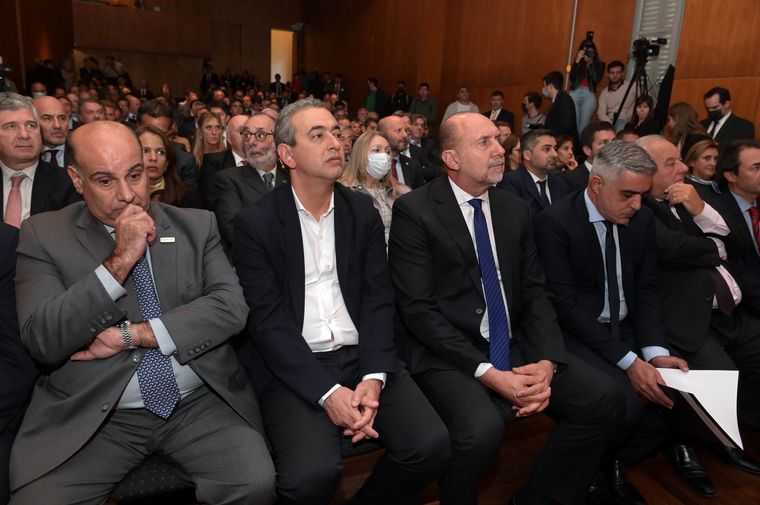 Las autoridades locales y provinciales participaron de la cumbre judicial en Rosario.