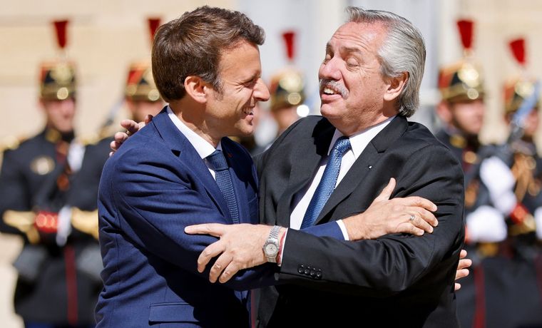 FOTO: Alberto Fernández y Emmanuel Macron.