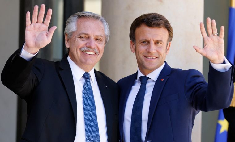 FOTO: Alberto Fernández y Emmanuel Macron.