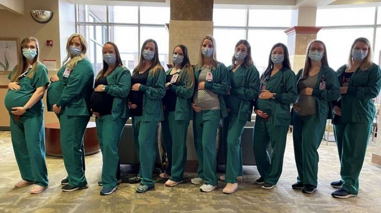 FOTO: Un hospital de EE.UU. tiene 10 enfermeras de parto embarazadas al mismo tiempo.