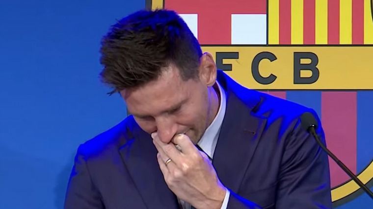 Messi, entre lágrimas, durante su discurso de despedida del Barcelona.